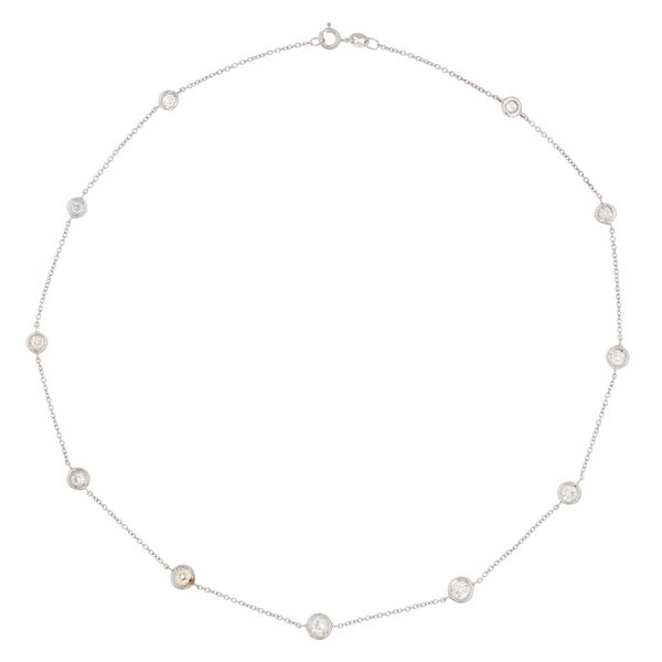 18kt white gold necklace with eleven diamonds