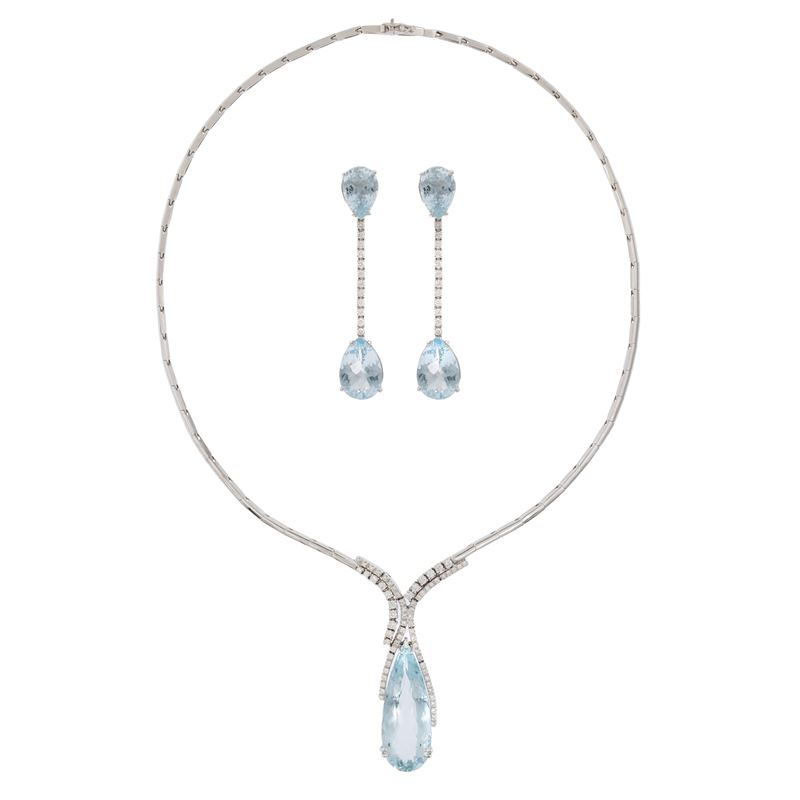 Demi parure composta da collana e orecchini pendenti