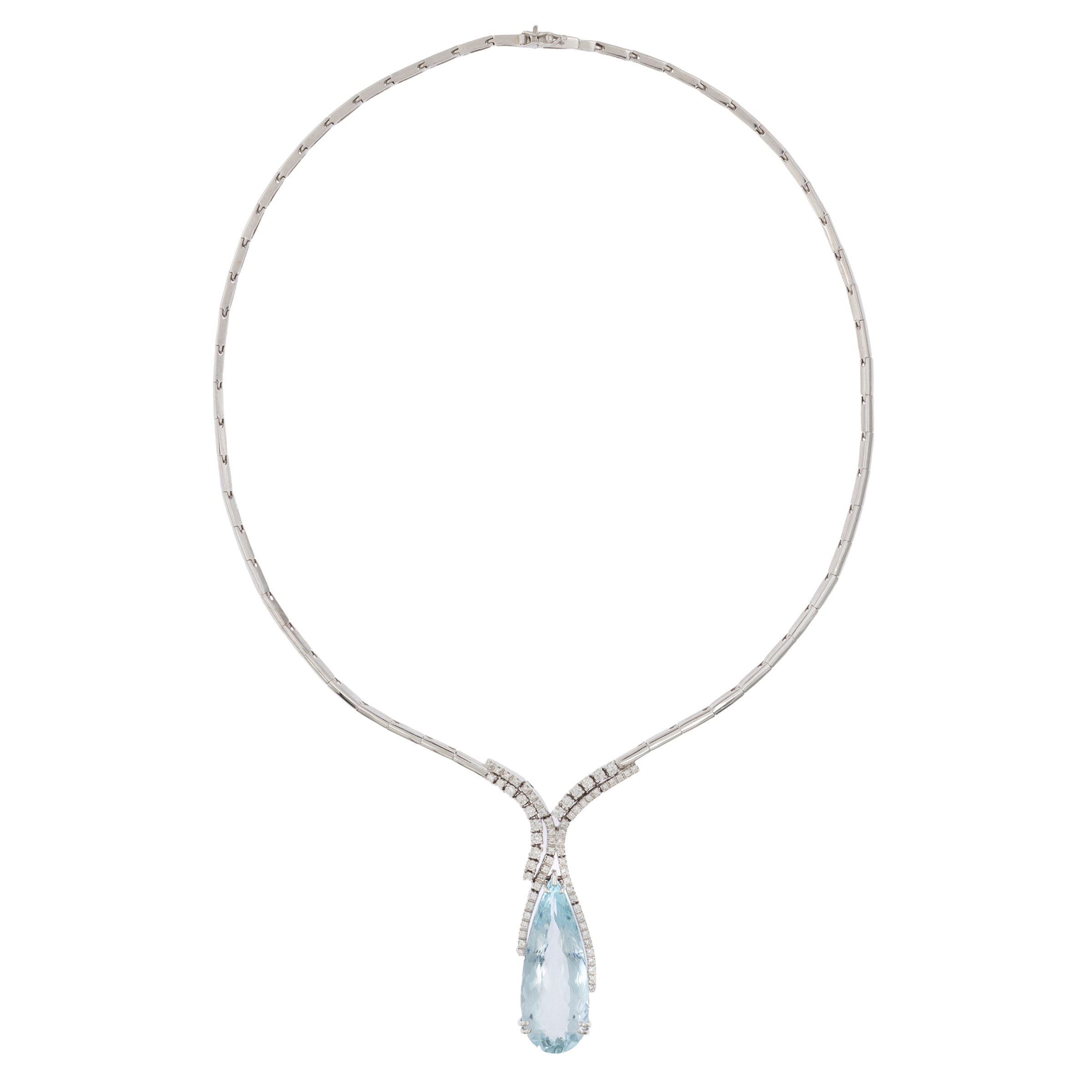 Demi parure composta da collana e orecchini pendenti