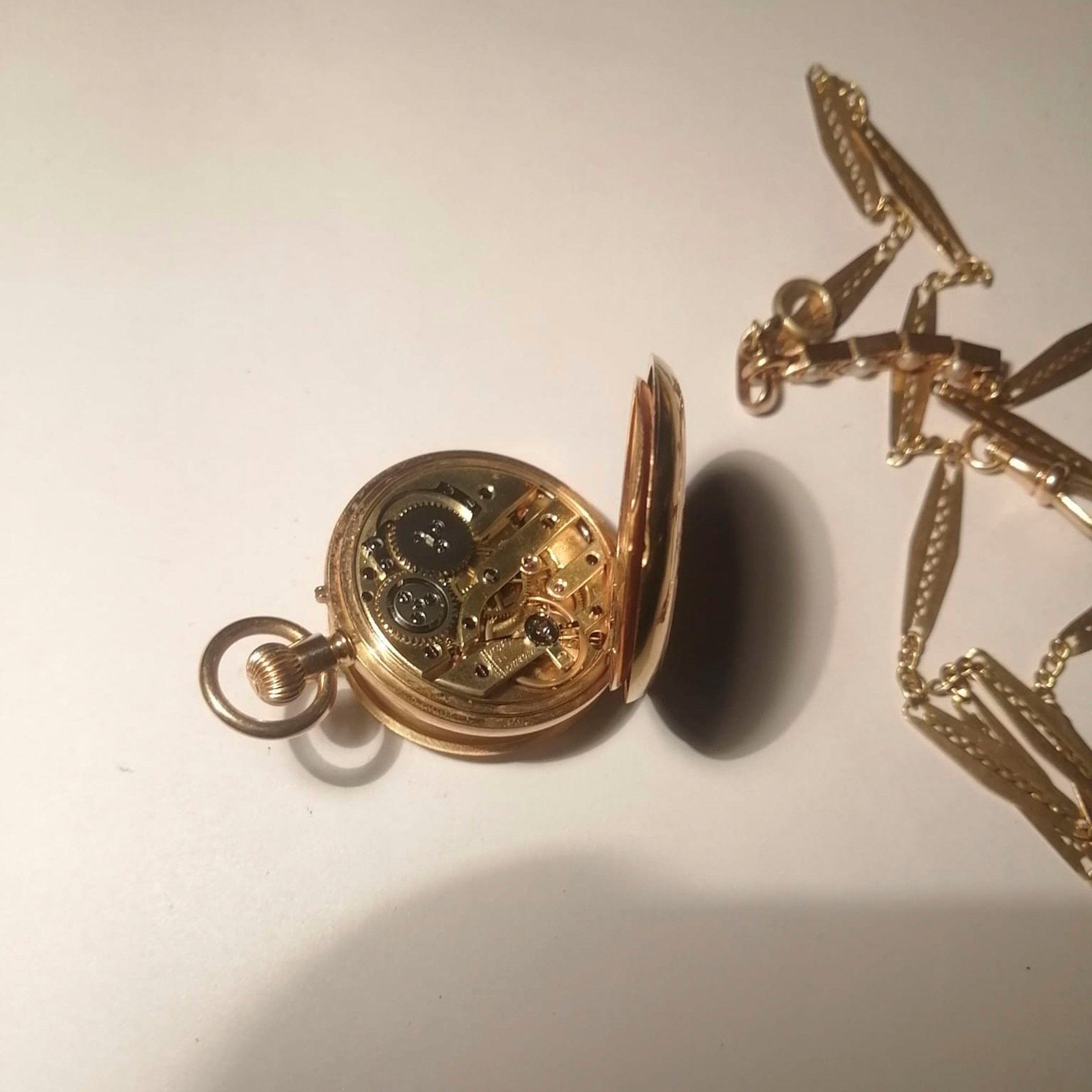 Orologio da tasca occhio di bue, oro giallo 18kt con movimento a carica manuale