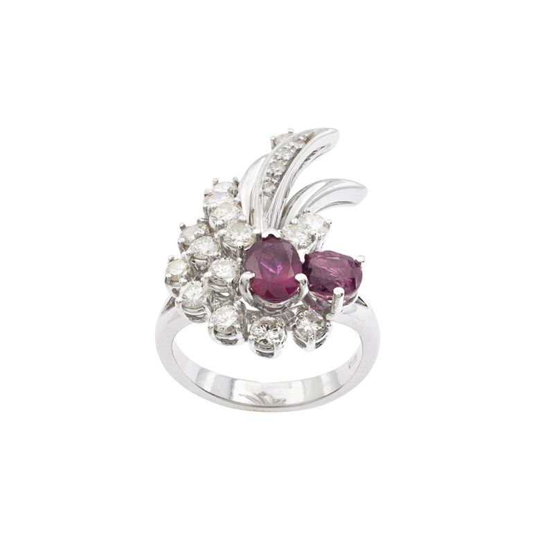 Anello in oro bianco 18kt rubini e diamanti
