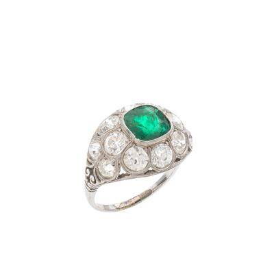 Anello in platino con smeraldo colombiano e diamanti, anni '30-'40
