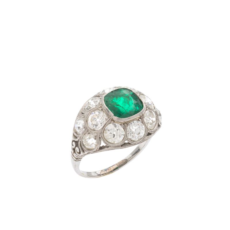 Anello in platino con smeraldo colombiano e diamanti, anni '30-'40
