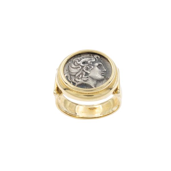Anello in oro giallo 14kt con moneta