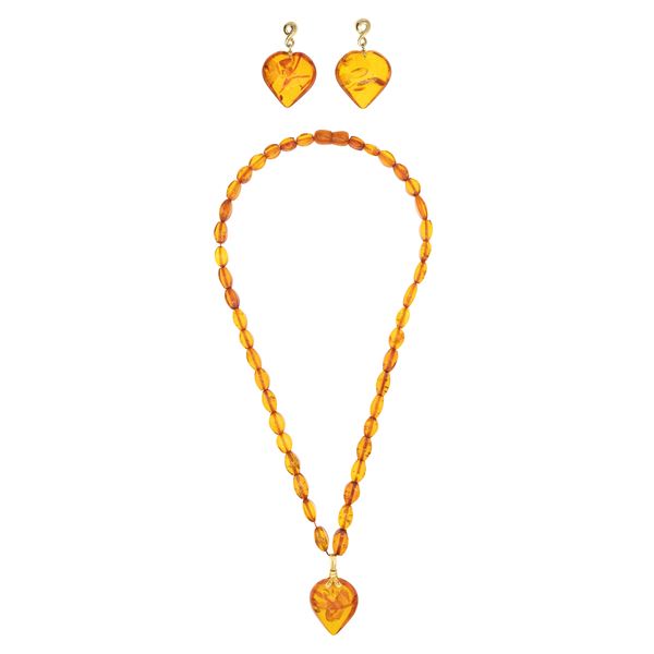 Demi parure composta da collana e orecchini pendenti a cuore