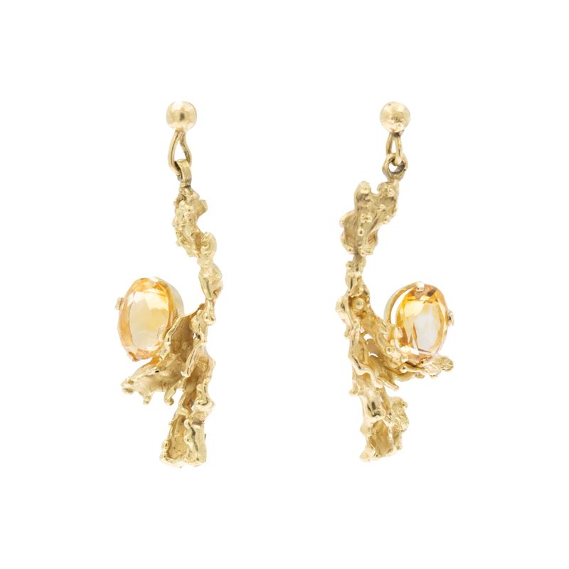 Orecchini scultura pendenti in oro giallo 18kt e quarzi citrini