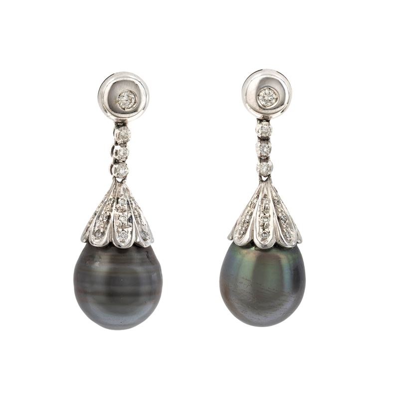 Orecchini pendenti in oro bianco 18kt perle Tahiti e diamanti