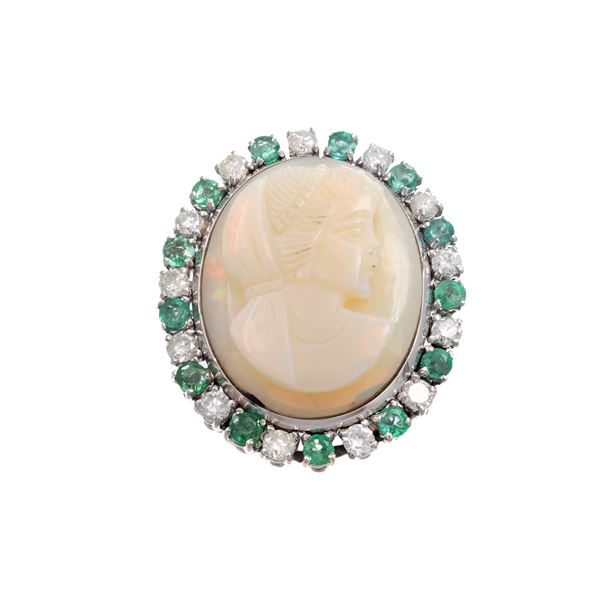 18kt white gold ring with carved harlequin opal cameo