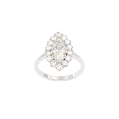 Anello, Oro bianco 18kt con diamante naturale taglio marquise e diamanti taglio brillante