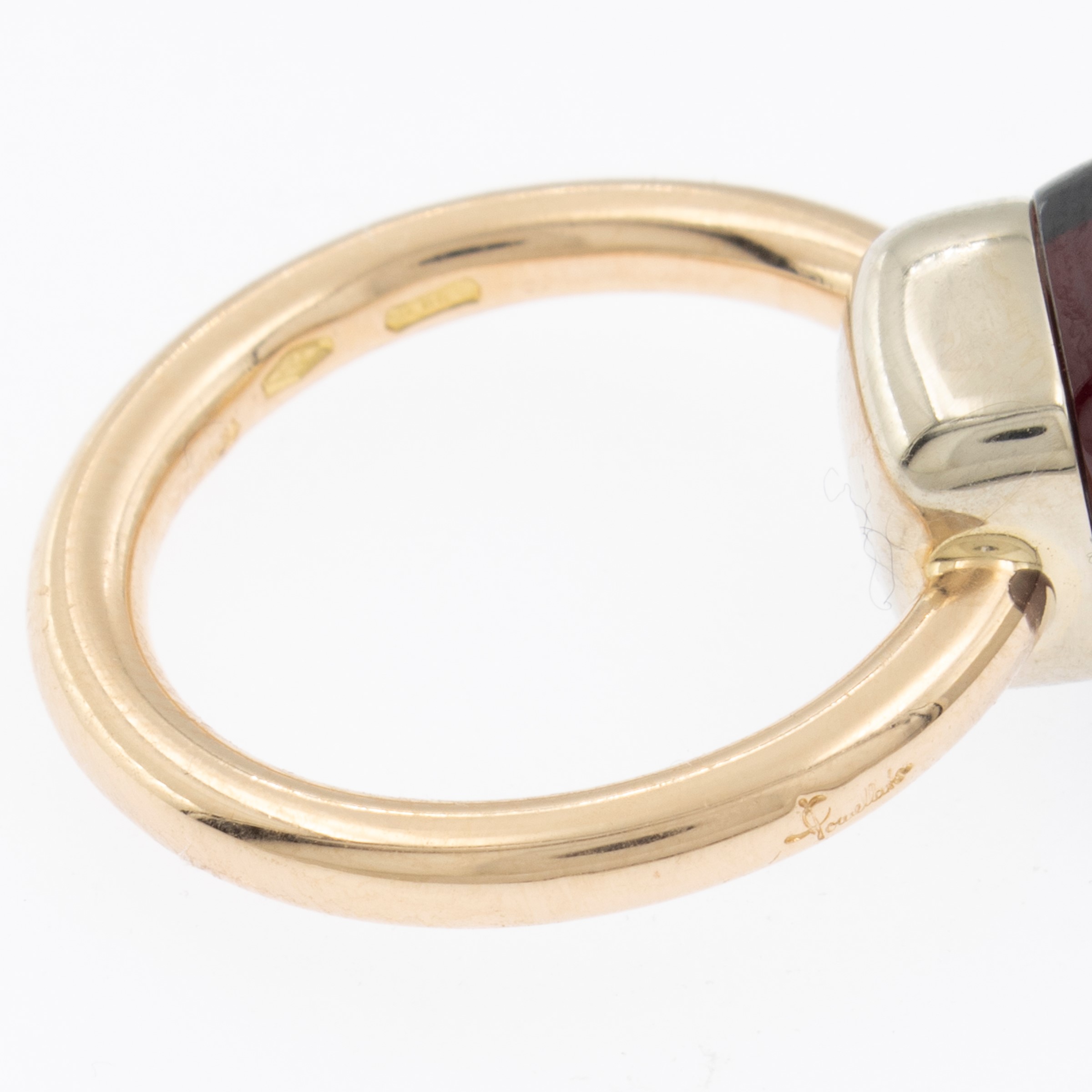 Pomellato - Anello in oro a due colori 18kt con granato sfaccettato