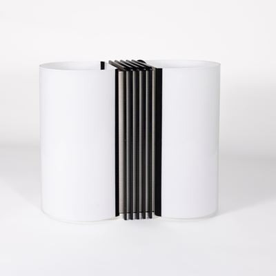 Lampada da tavolo in vetro opalino e metallo verniciato