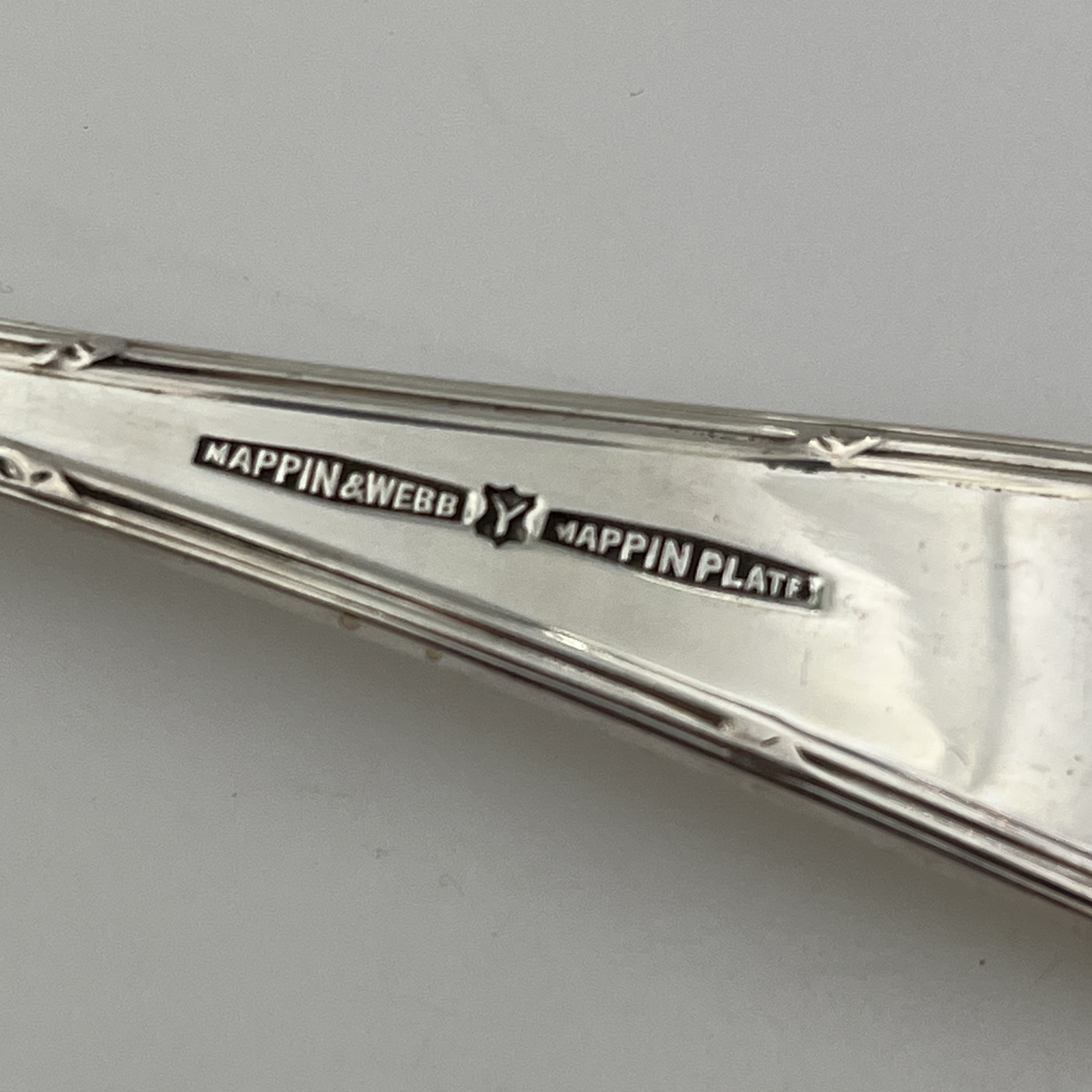 Mappin & Webb, Servizio di posate in metallo argentato (123 pezzi), Inghilterra, inizio XX secolo