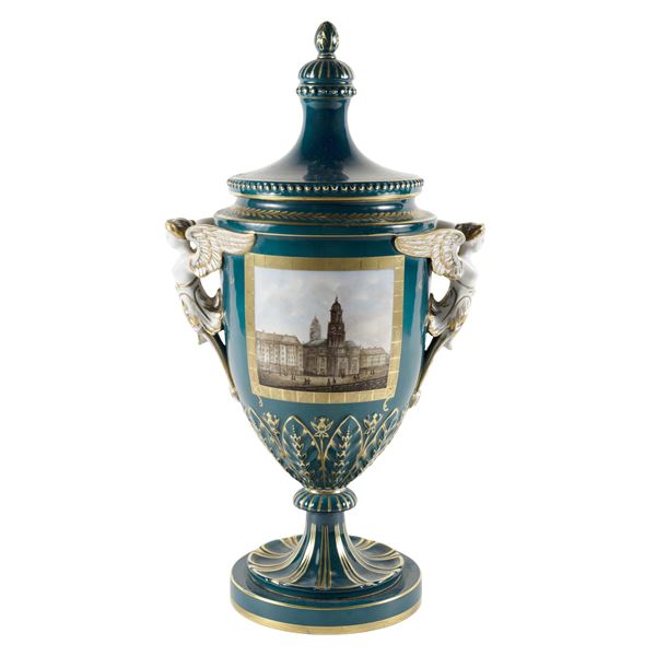 Potiche in porcellana policroma e parzialmente dorata