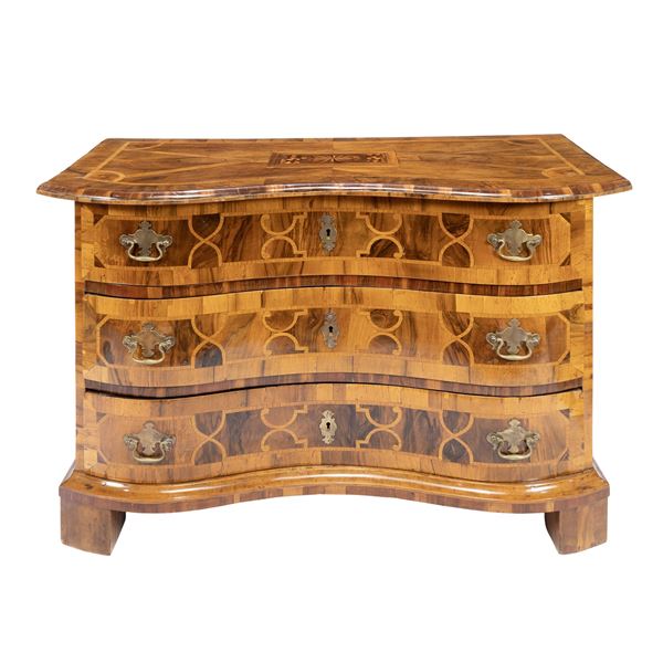 Chest of drawers inlaid in various woods