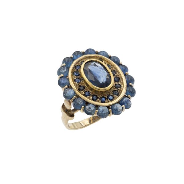 Anello in oro giallo 18kt zaffiro taglio ovale