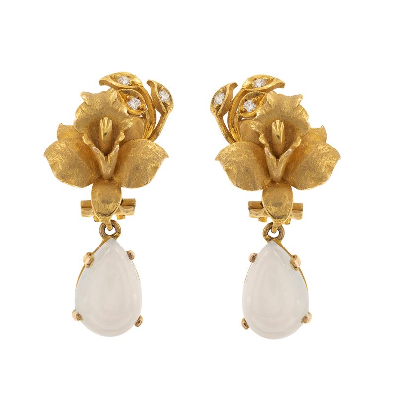 Orecchini pendenti in oro giallo 9kt gocce di calcedonio e diamanti