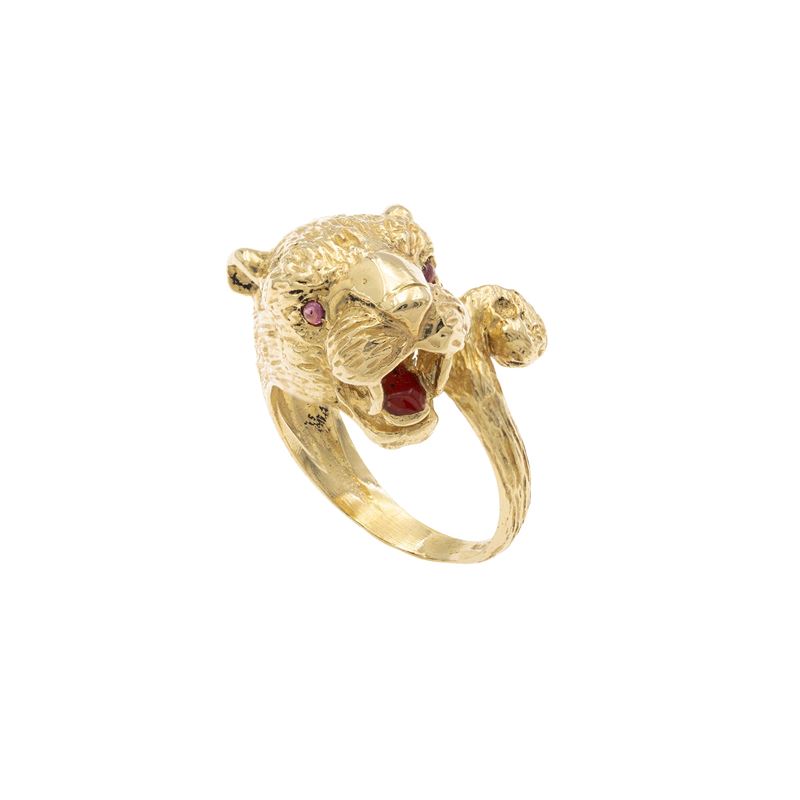 Anello a foggia di leone in oro giallo 14kt e smalto rosso