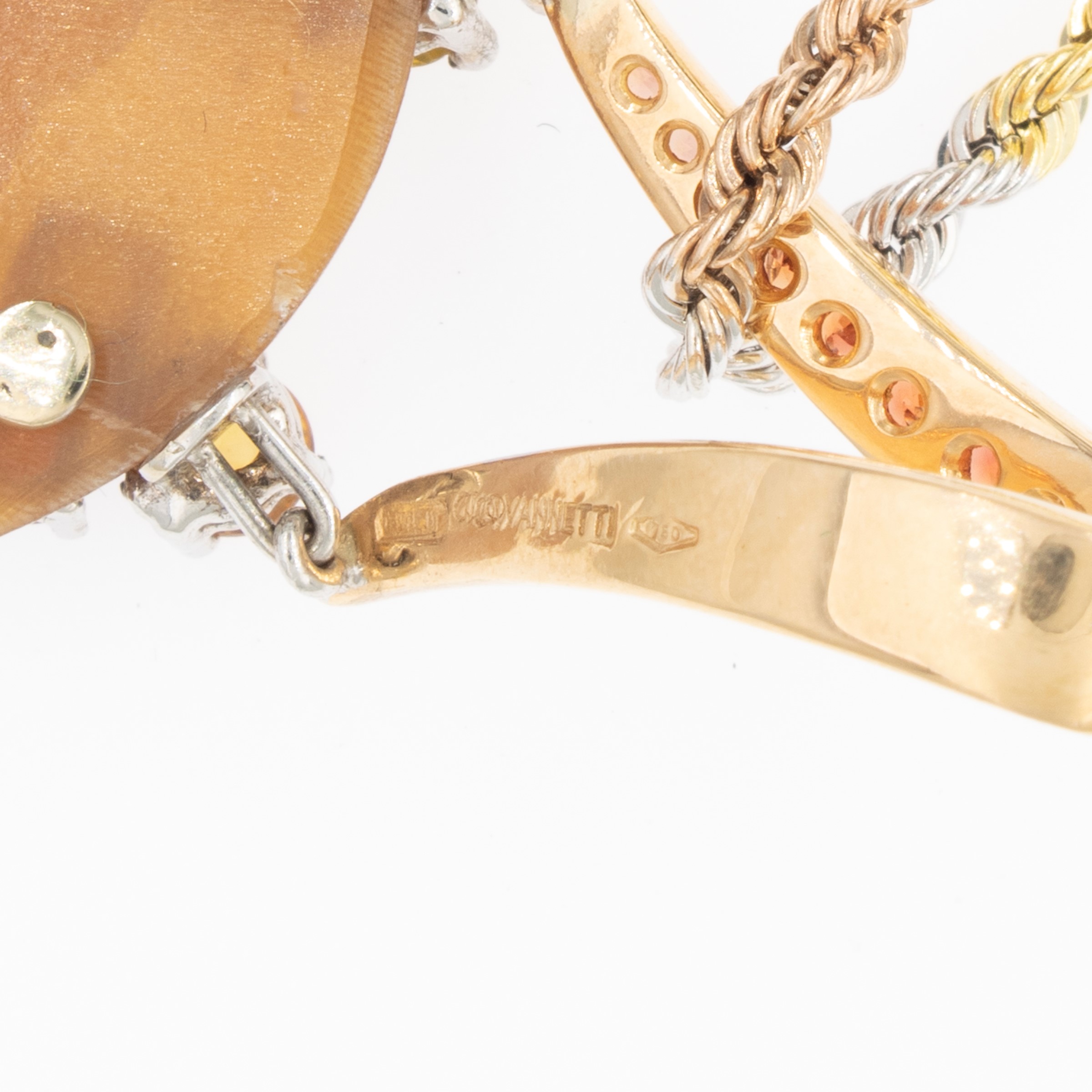 Collana in oro tre colori 18kt con cammeo pendente