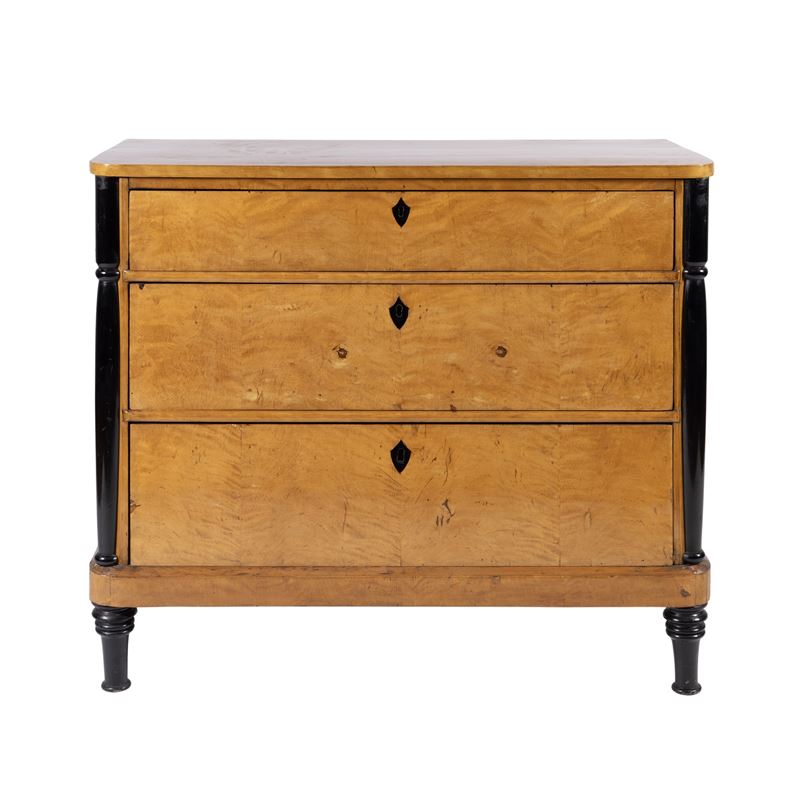 Piccolo cassettone in stile Biedermeier