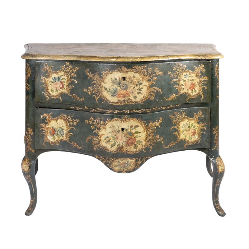 Cassettone in legno laccato e dipinto