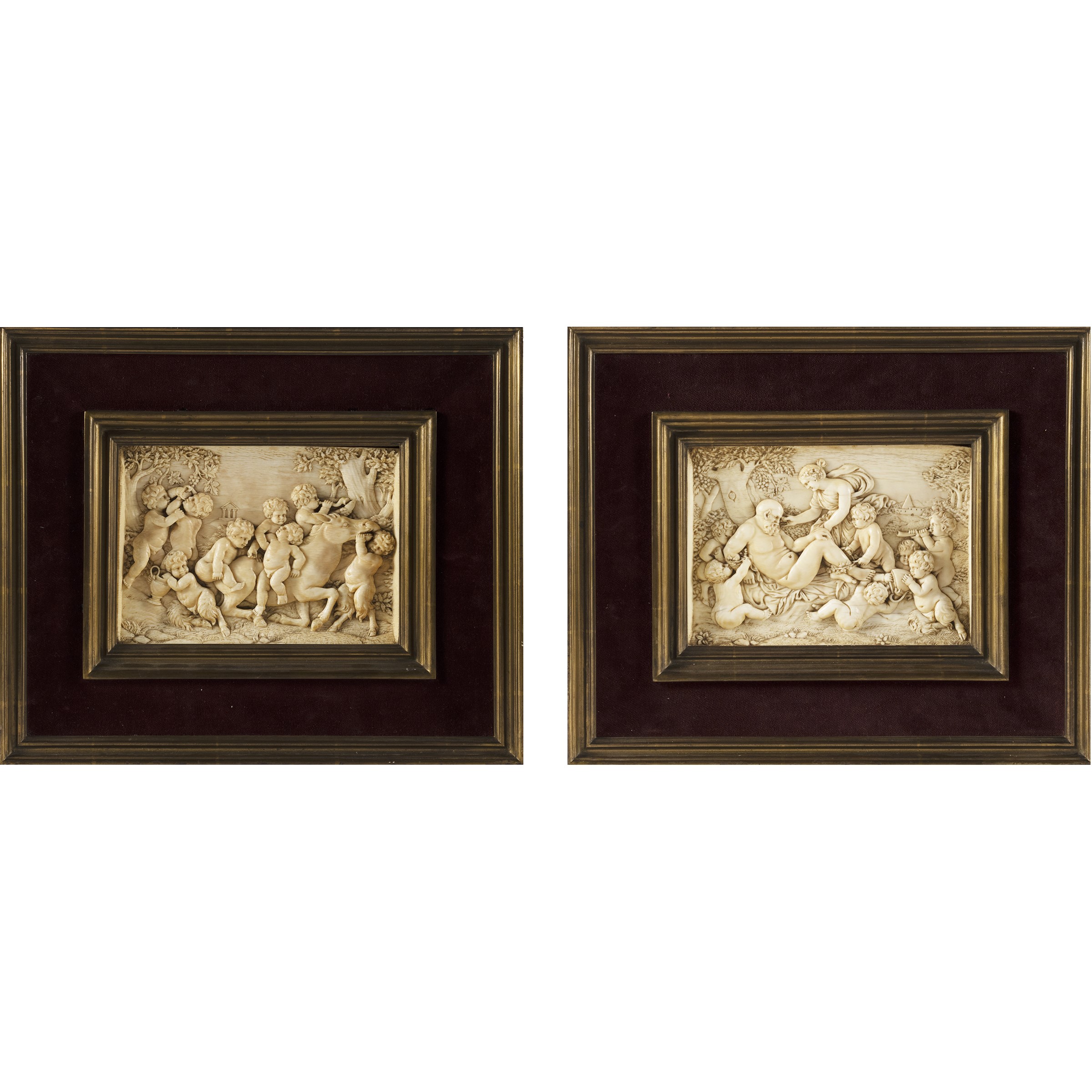 Coppia di placche in avorio