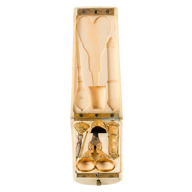 Necessaire da cucito in avorio e oro giallo