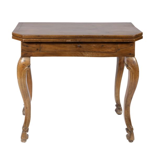 Wooden game table with threads