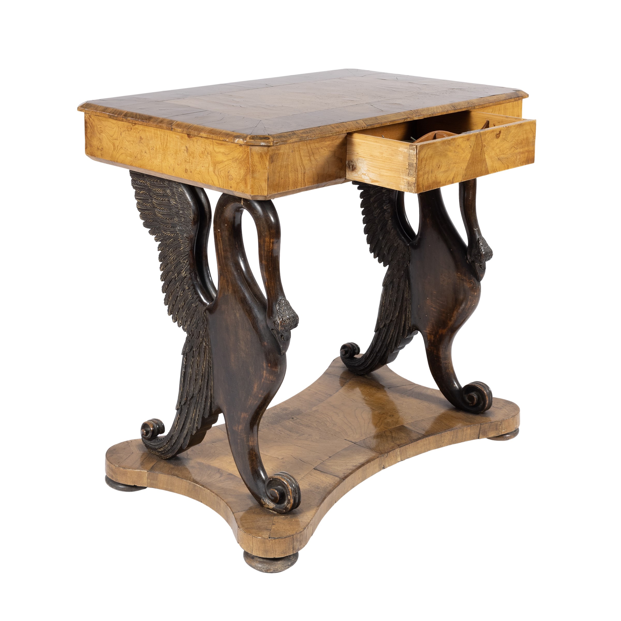 Tavolino da lavoro in legni diversi