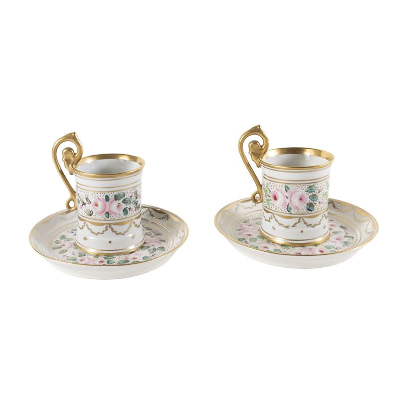 Coppia di tazze con piattino in porcellana