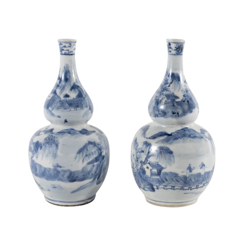 Coppia di vasi a doppia zucca in porcellana bianca e blu