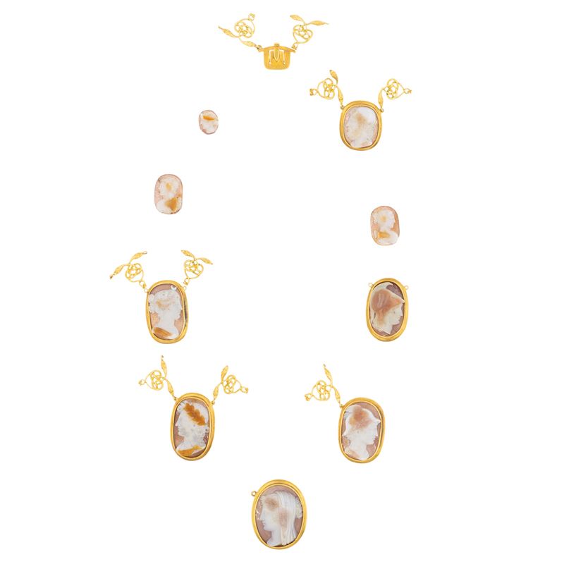 Nove antichi cammei sfusi raffiguranti profili femminili e maschili