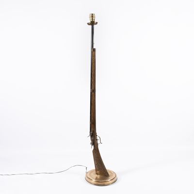 Lampada da terra, metallo verniciato, legno e ottone, Italia, anni 70-80