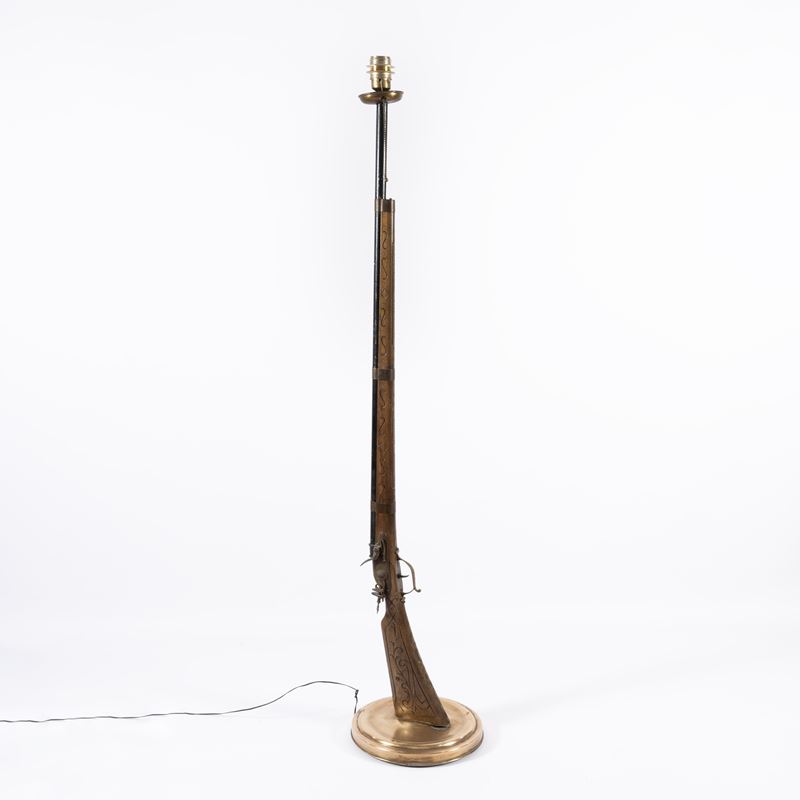 Lampada da terra, metallo verniciato, legno e ottone, Italia, anni 70-80