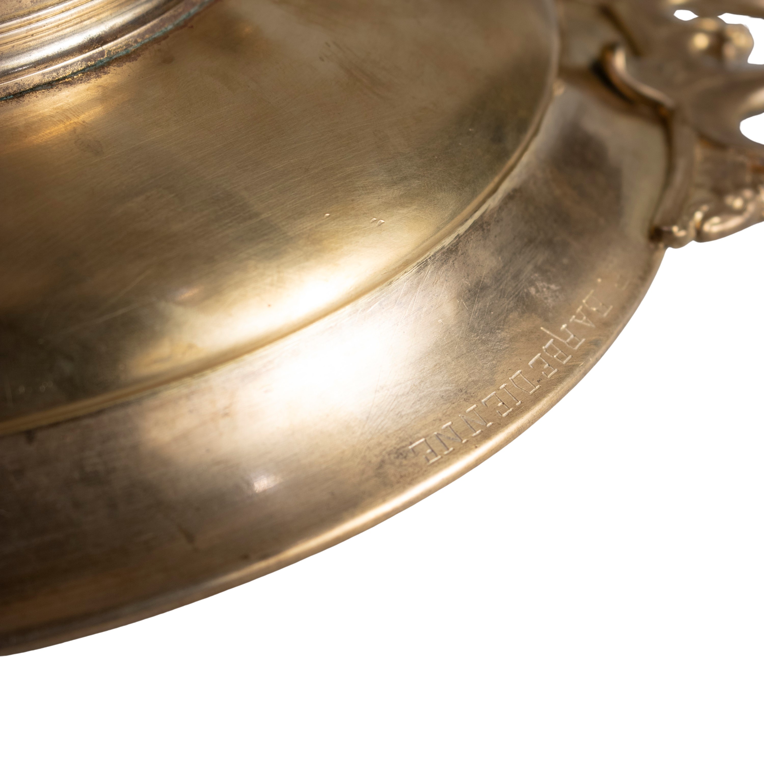 Ferdinad Barbedienne, alzata centrotavola in bronzo dorato a due manici