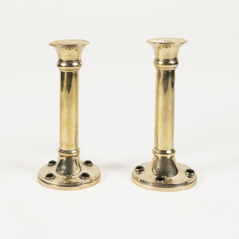 Manifattura italiana, Coppia di candelabri in ottone e vetro colorato