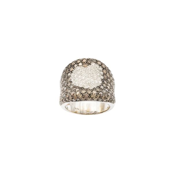 Anello a cuore in oro bianco 18kt diamanti e diamanti brown