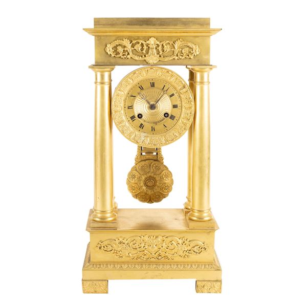 Gilded bronze table clock