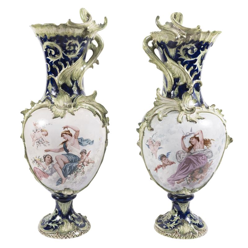 Coppia di vasi in maiolica policroma