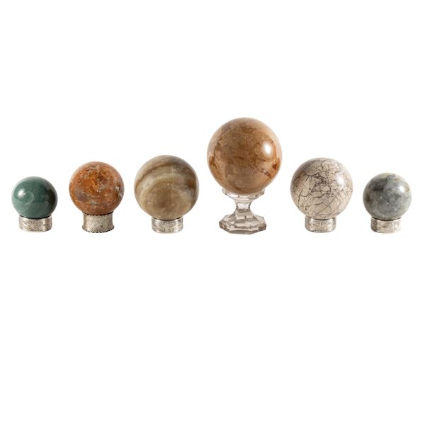 Gruppo di sei sfere in marmi diversi  (XX Sec.)  - Asta FINE ART, MARMI ROMANI, DIPINTI ANTICHI E DEL XIX SECOLO - II - Colasanti Casa d'Aste