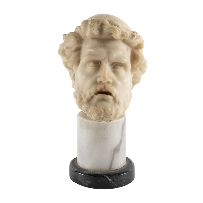 Piccola testa in marmo