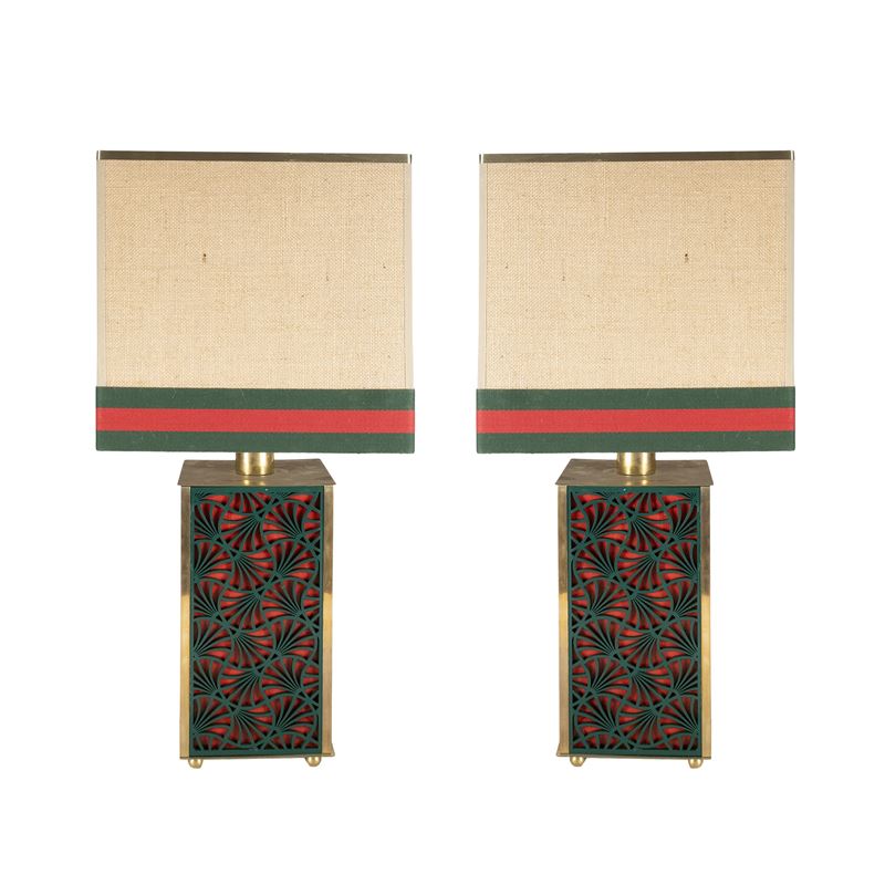 Gucci, Coppia di lampade da tavolo in legno laccato e metallo dorato con paralume in tessuto