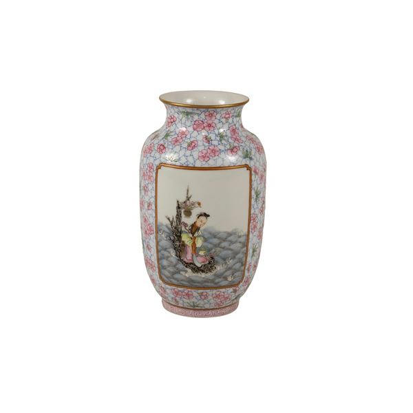 Small famille rose porcelain vase