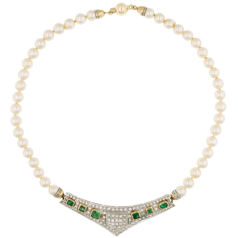 Collana in oro a due colori 18kt con perle coltivate e smeraldi