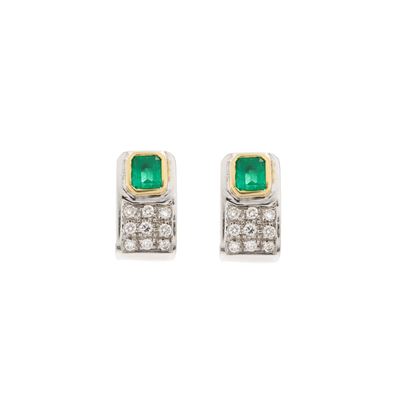 Orecchini a lobo in oro a due colori 18kt con smeraldi e diamanti