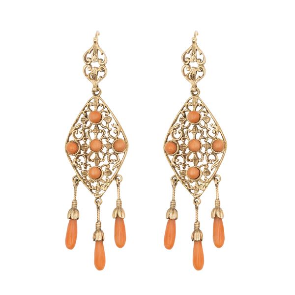 Orecchini pendenti in oro giallo 14kt e corallo