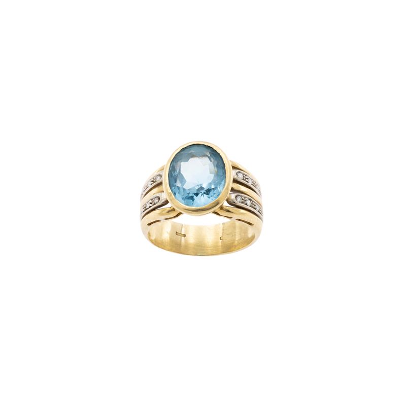 Anello in oro a due colori 18kt con topazio azzurro e diamanti