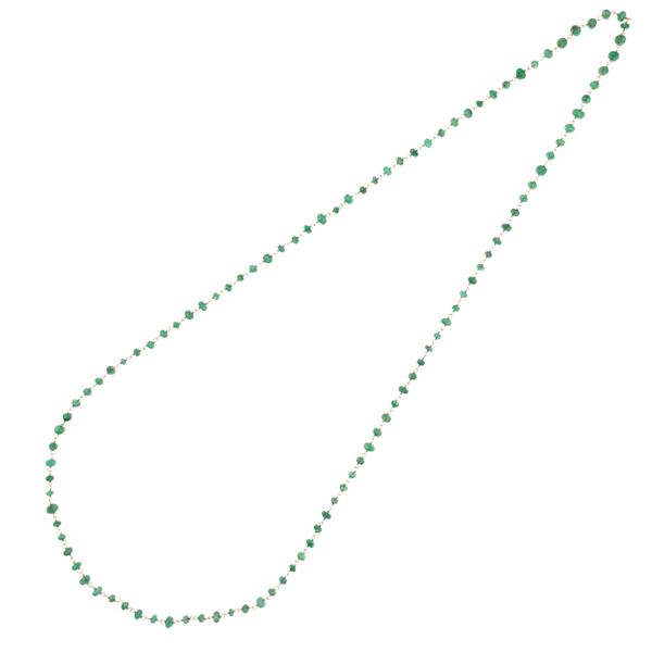 Lunga collana in oro giallo 18kt e sfere di smeraldo naturale