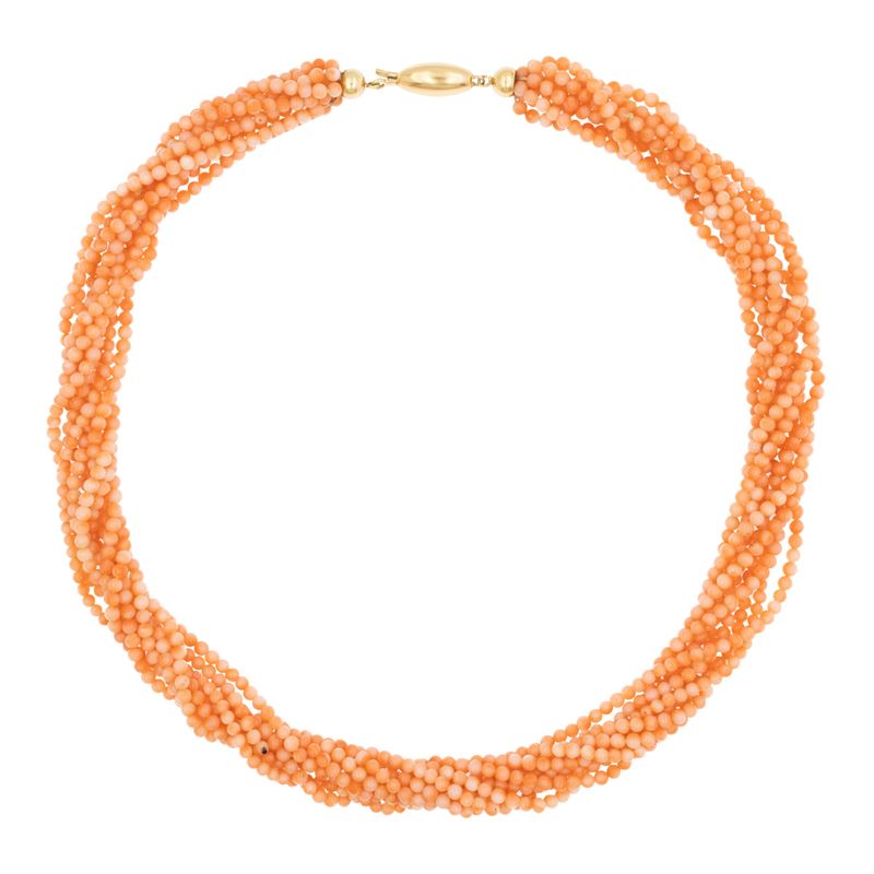 Collana a torchon composta da nove fili di corallo rosa