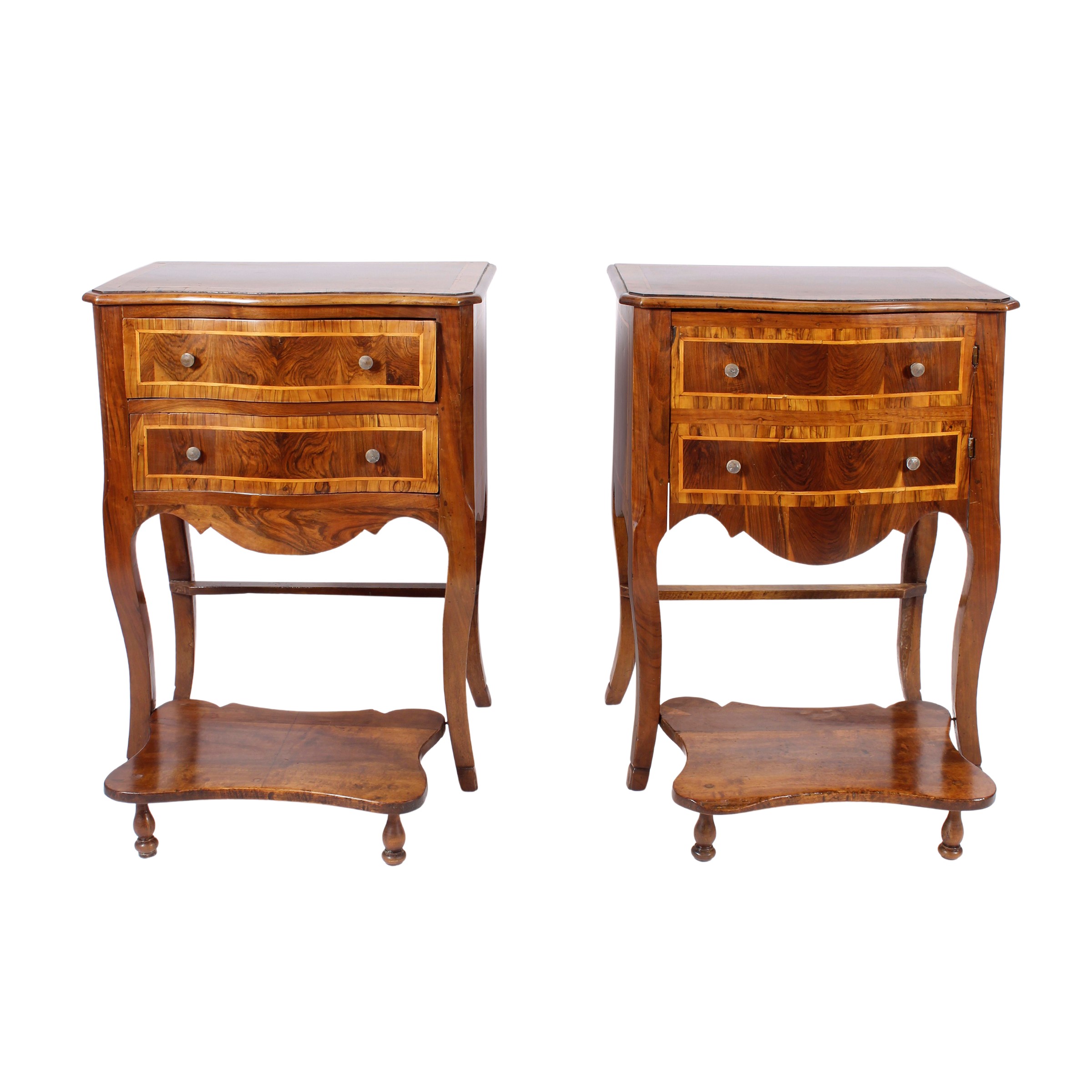 Coppia di comodini in legno filettato