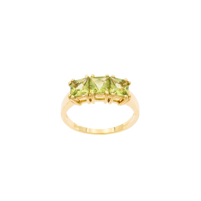 Anello in oro giallo 18kt e tre peridoti